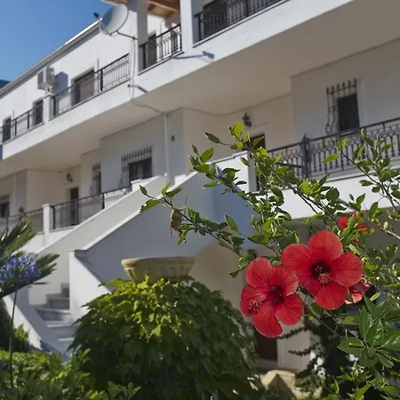 Marialice Apartment Dassia  Exterior photo